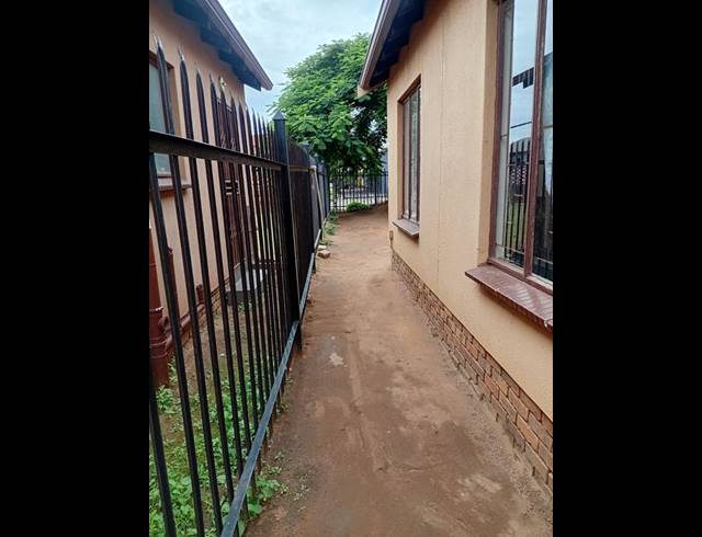 2 BEDROOM HOUSE FOR SALE IN SOSHANGUVE VV